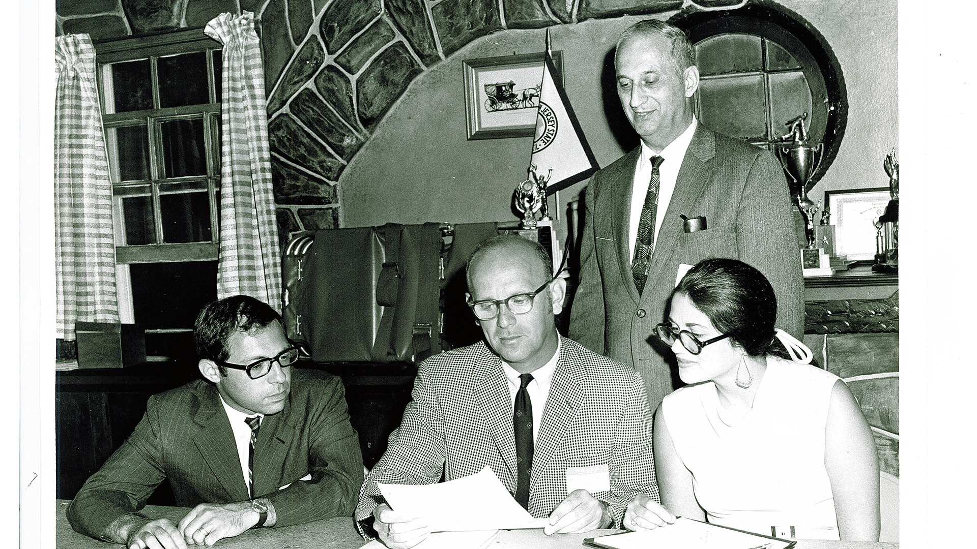 welcomepic_chartersigning